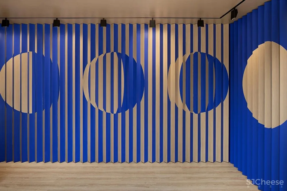 立品设计 郑铮 一家书店，点亮一座城市的文化灯塔