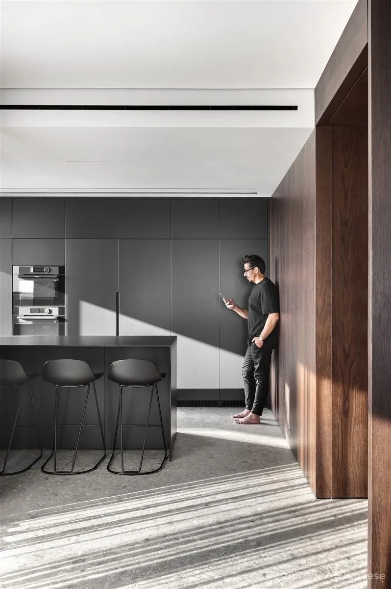 170㎡顶层复式,极简轻奢!