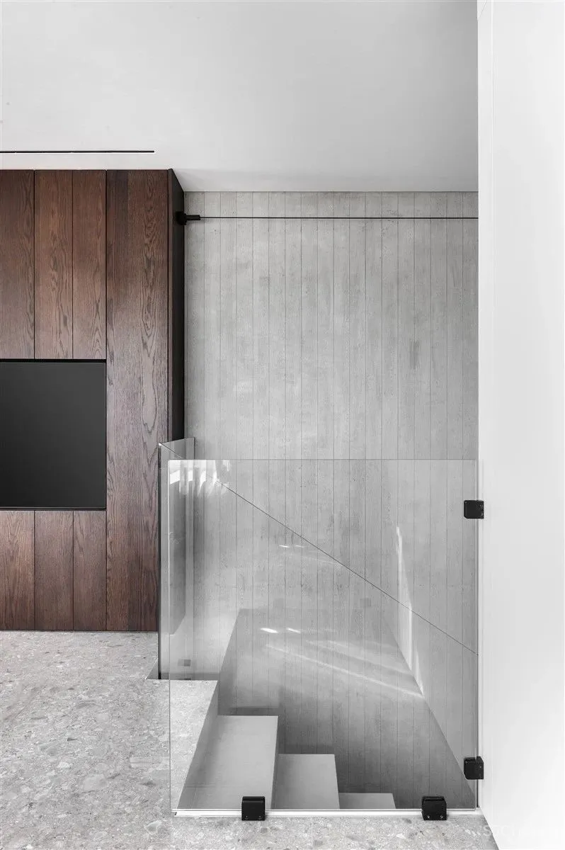 170㎡顶层复式,极简轻奢!