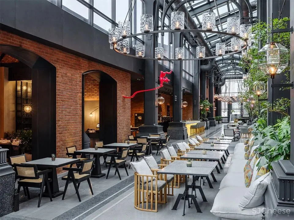 百年医院爆改五星级酒店,历史建筑表皮下,内里却这么前卫时尚