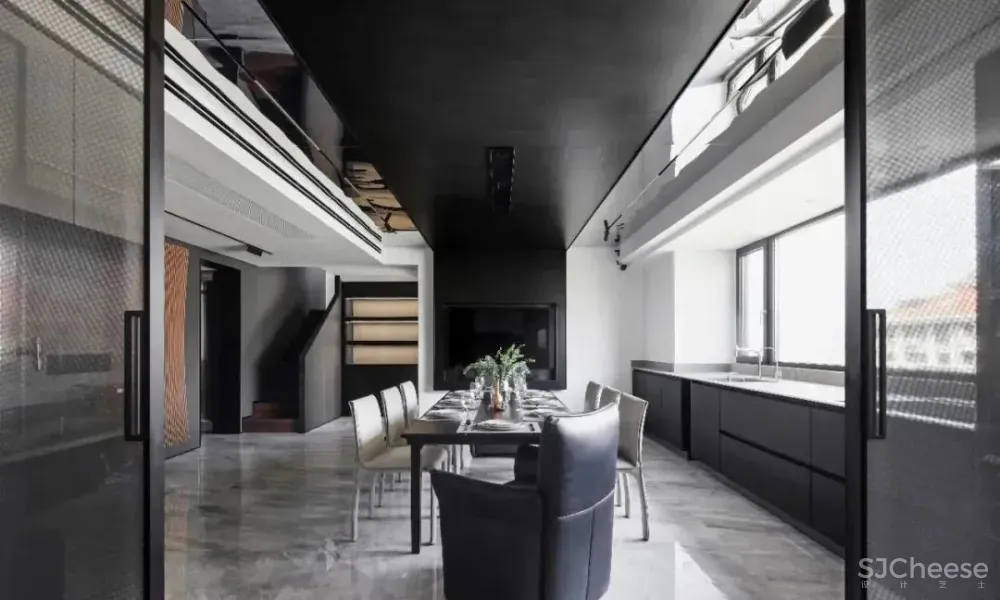 240㎡复式低干预痕迹的设计,在黑白色调中体现高级感 匠人筑语空间设计工作室