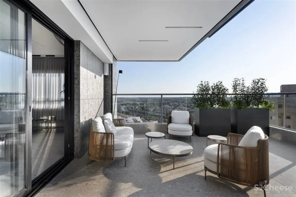 170㎡顶层复式,极简轻奢!