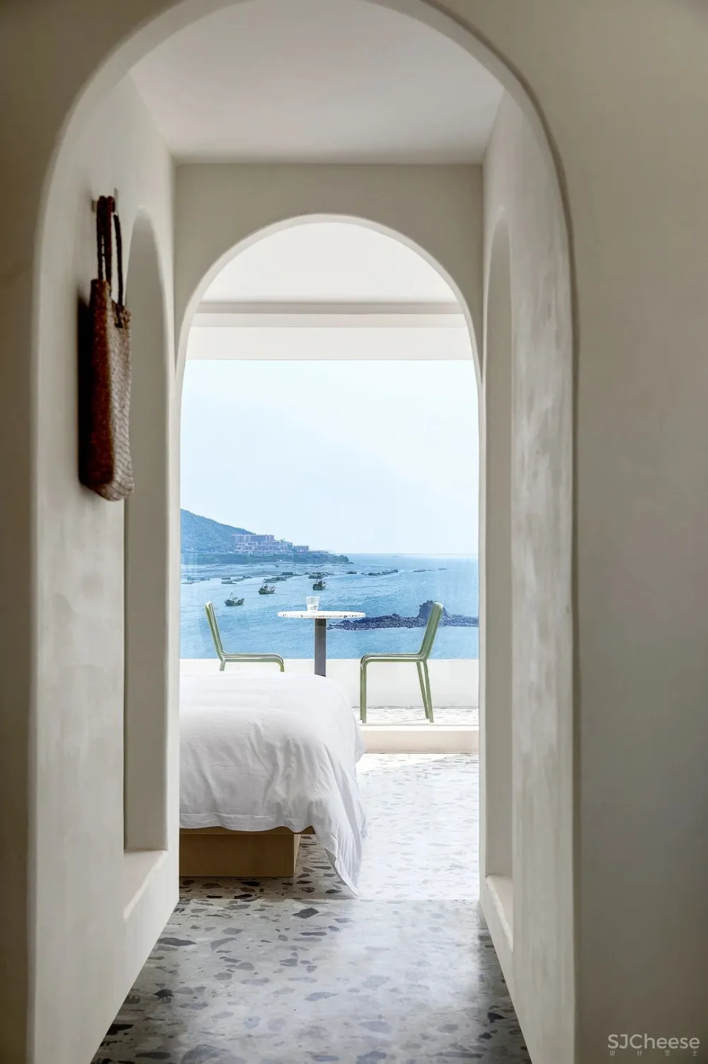 深圳埂上设计丨这栋洁净纯白的建筑，让人彷如置身圣托里尼岛