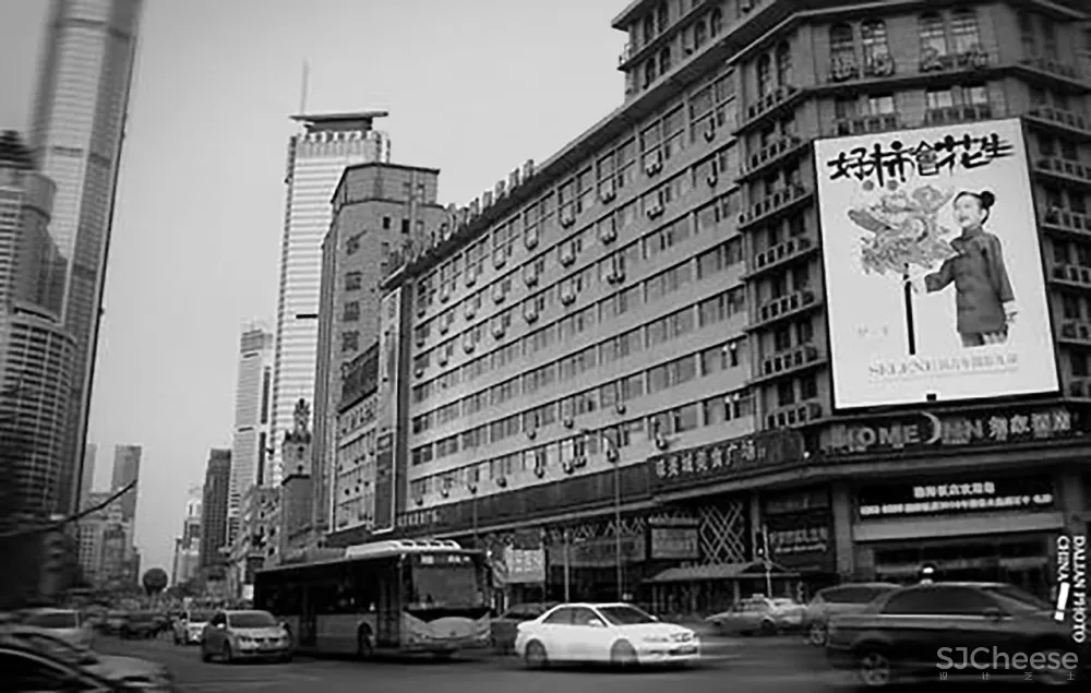 金与蓝点缀的灵动空间,唤起新与旧的时光对话