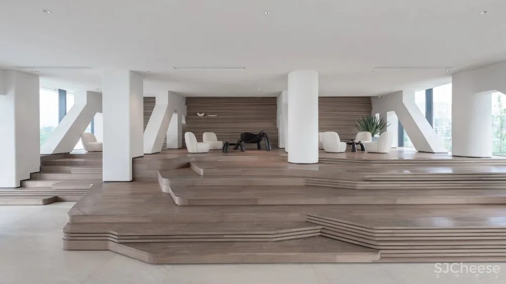 重庆滨江边的“时光之轮” 元禾大千