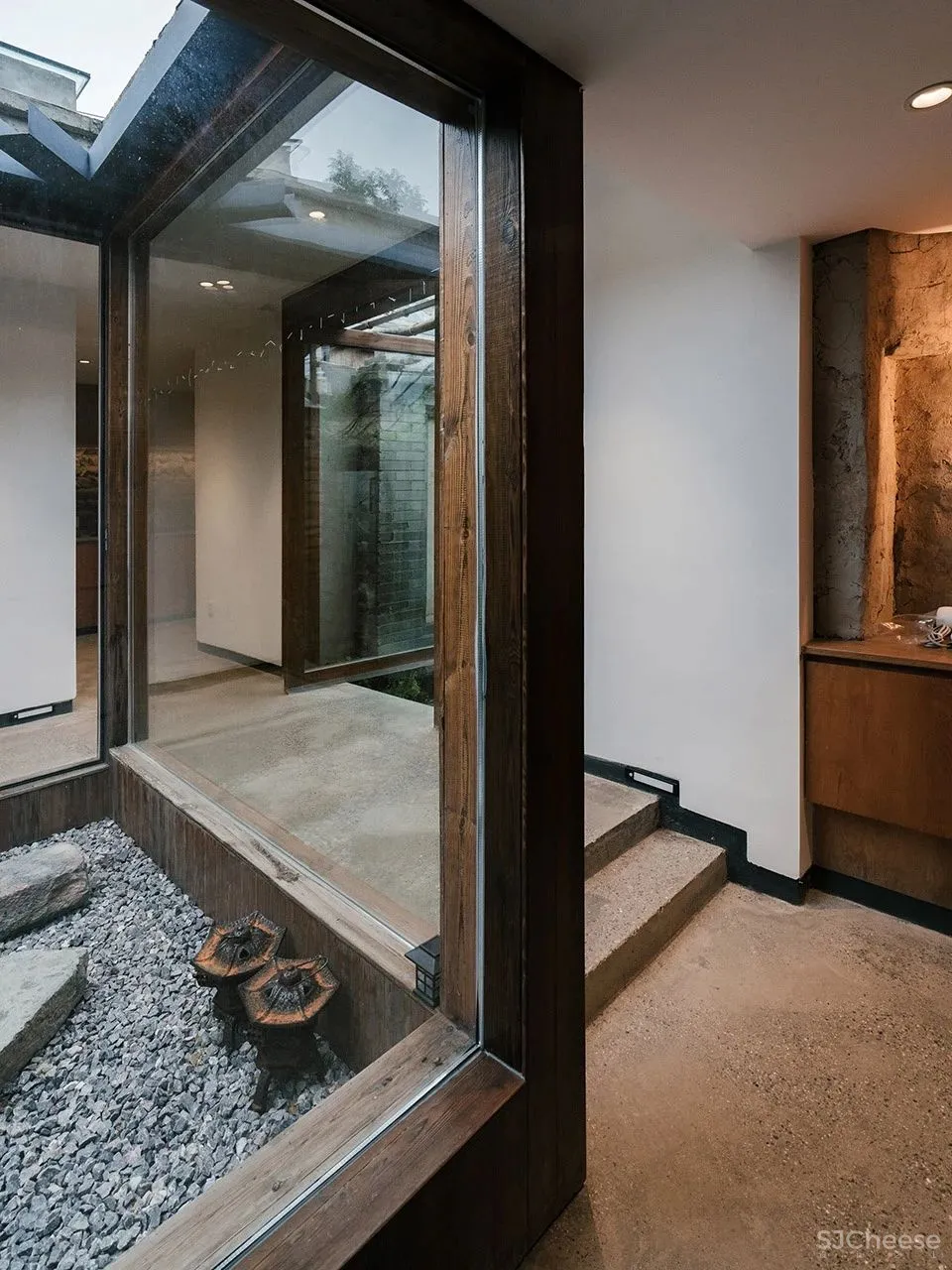 北京这栋沉静百年的老宅没有爆改,却把过道运用得淋漓尽致!