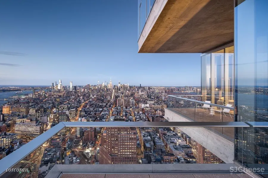 毛坯感的顶层公寓，一个月租金68万，三种软装陈设，哪种更高级？