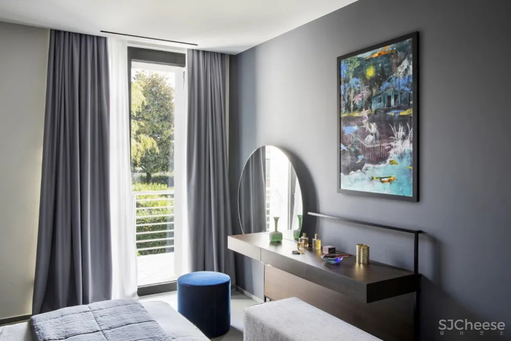 如何把高姿态的天鹅绒运用得优雅又接地气?这个家一定是个完美示范