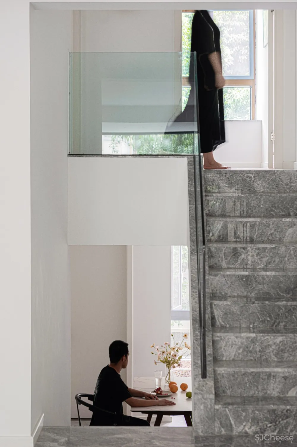 三层错层空间结构的趣味性,极简生活的本色