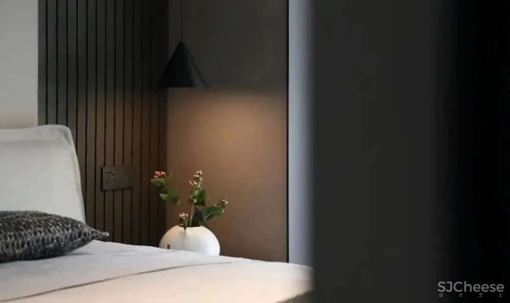 240㎡复式低干预痕迹的设计,在黑白色调中体现高级感 匠人筑语空间设计工作室