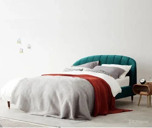 如何把高姿态的天鹅绒运用得优雅又接地气?这个家一定是个完美示范