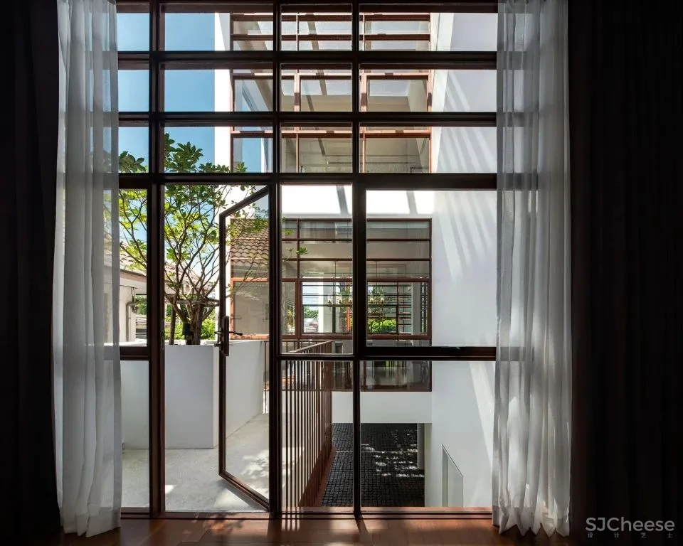 这个住宅让树都飘了!它是怎样做到的?