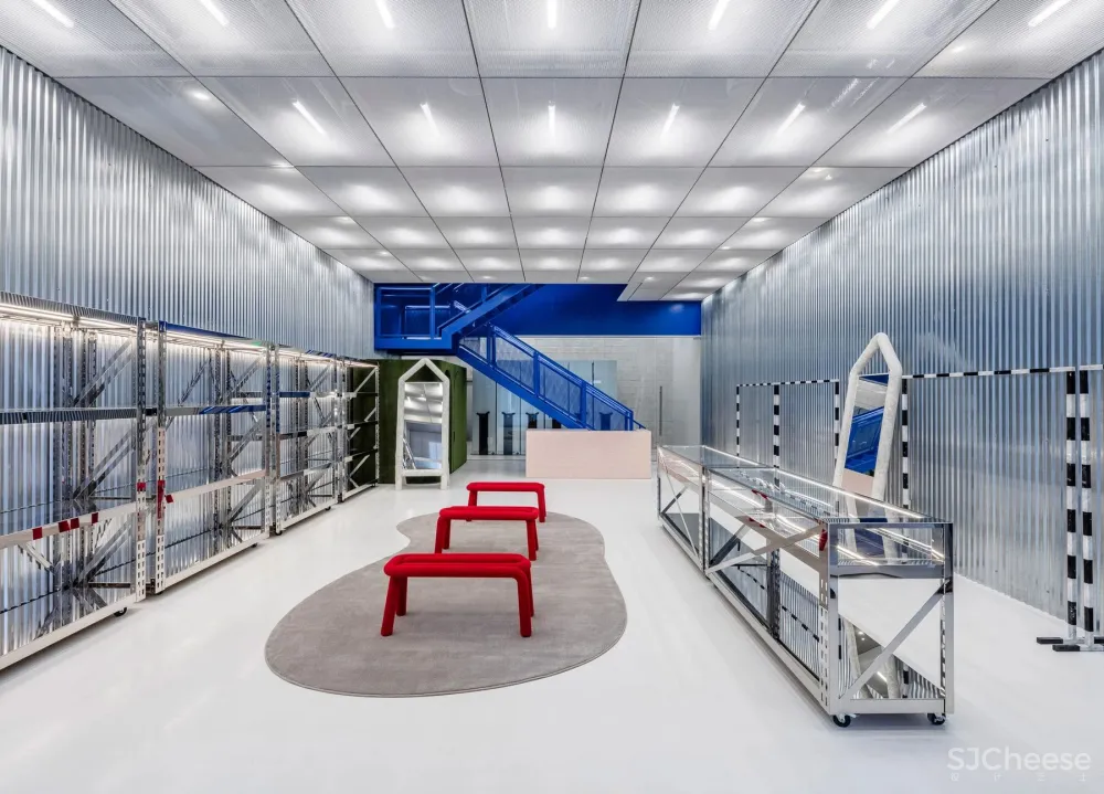 迈阿密设计街区的Off White,可不只是一家商店