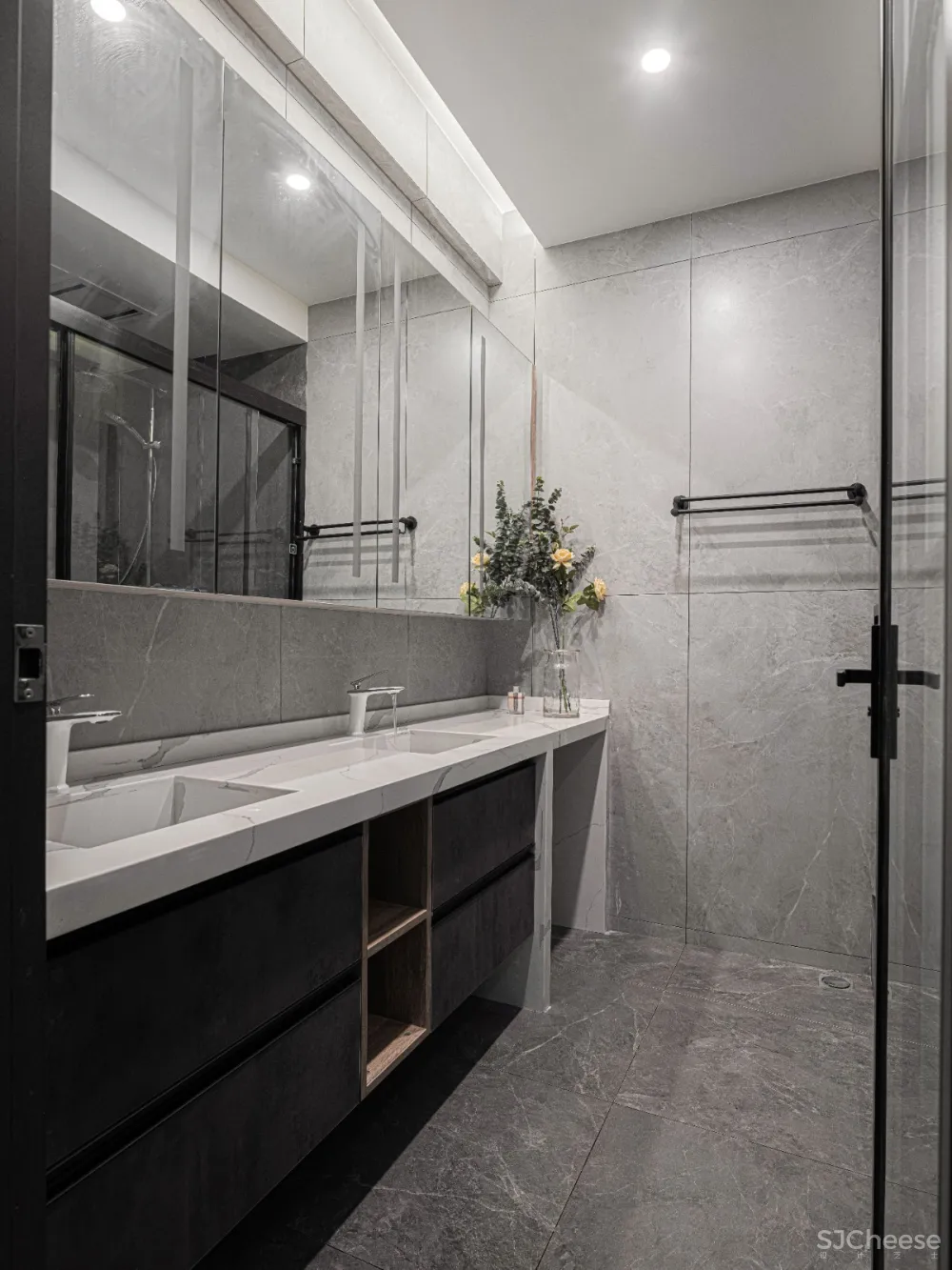 三层错层空间结构的趣味性,极简生活的本色