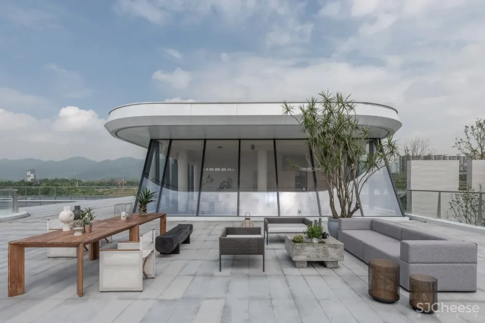 重庆滨江边的“时光之轮” 元禾大千