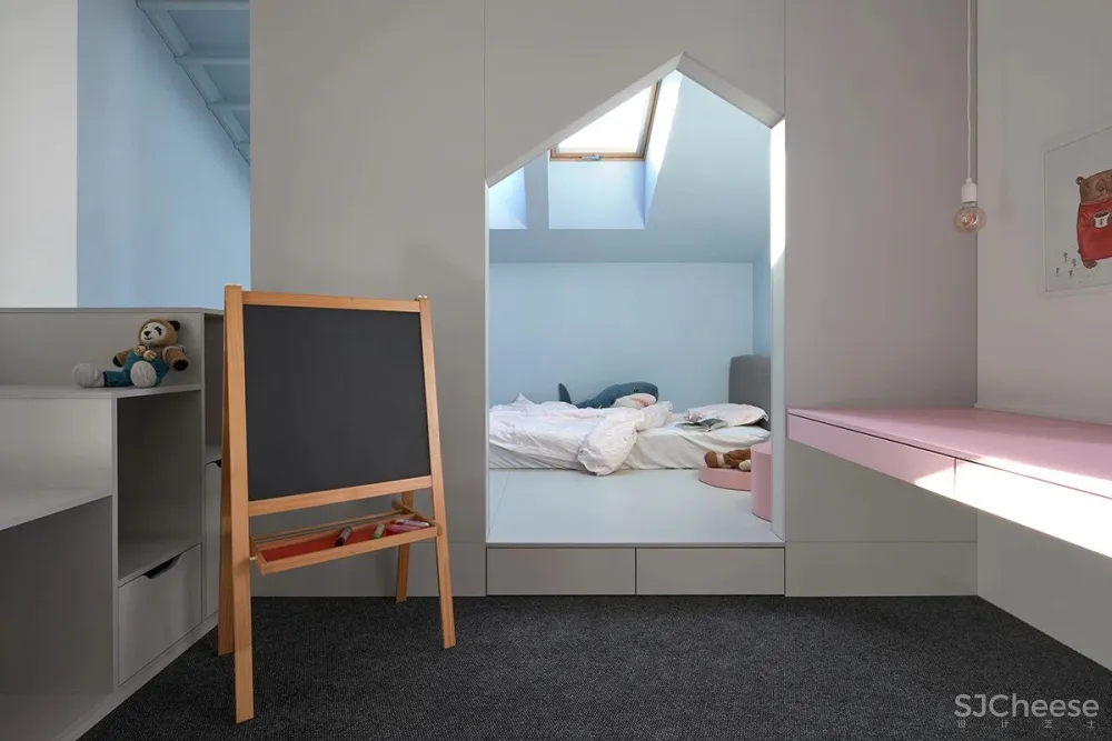 130㎡ 的简约阁楼,白砖墙也可以很高级