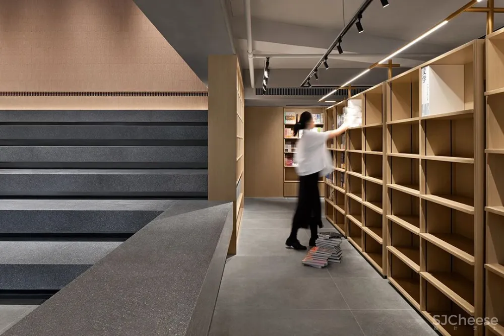 立品设计 郑铮 一家书店，点亮一座城市的文化灯塔