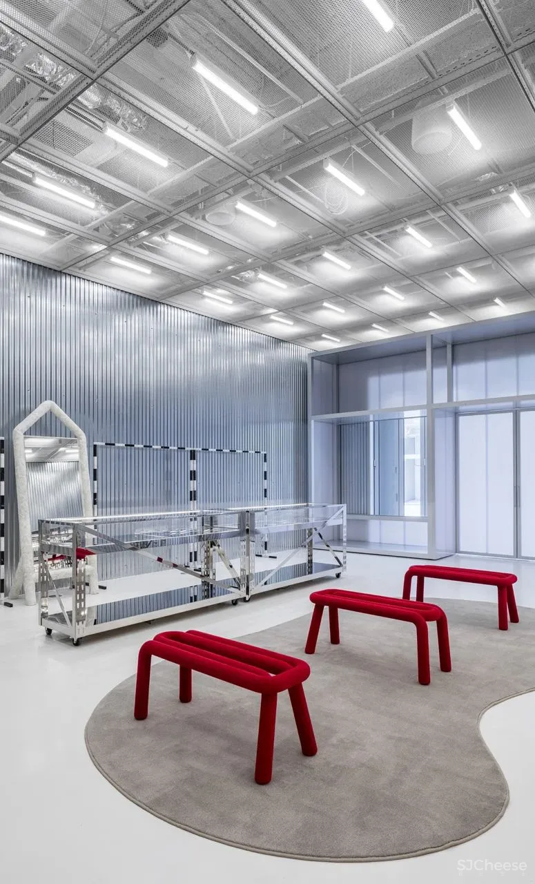 迈阿密设计街区的Off White,可不只是一家商店