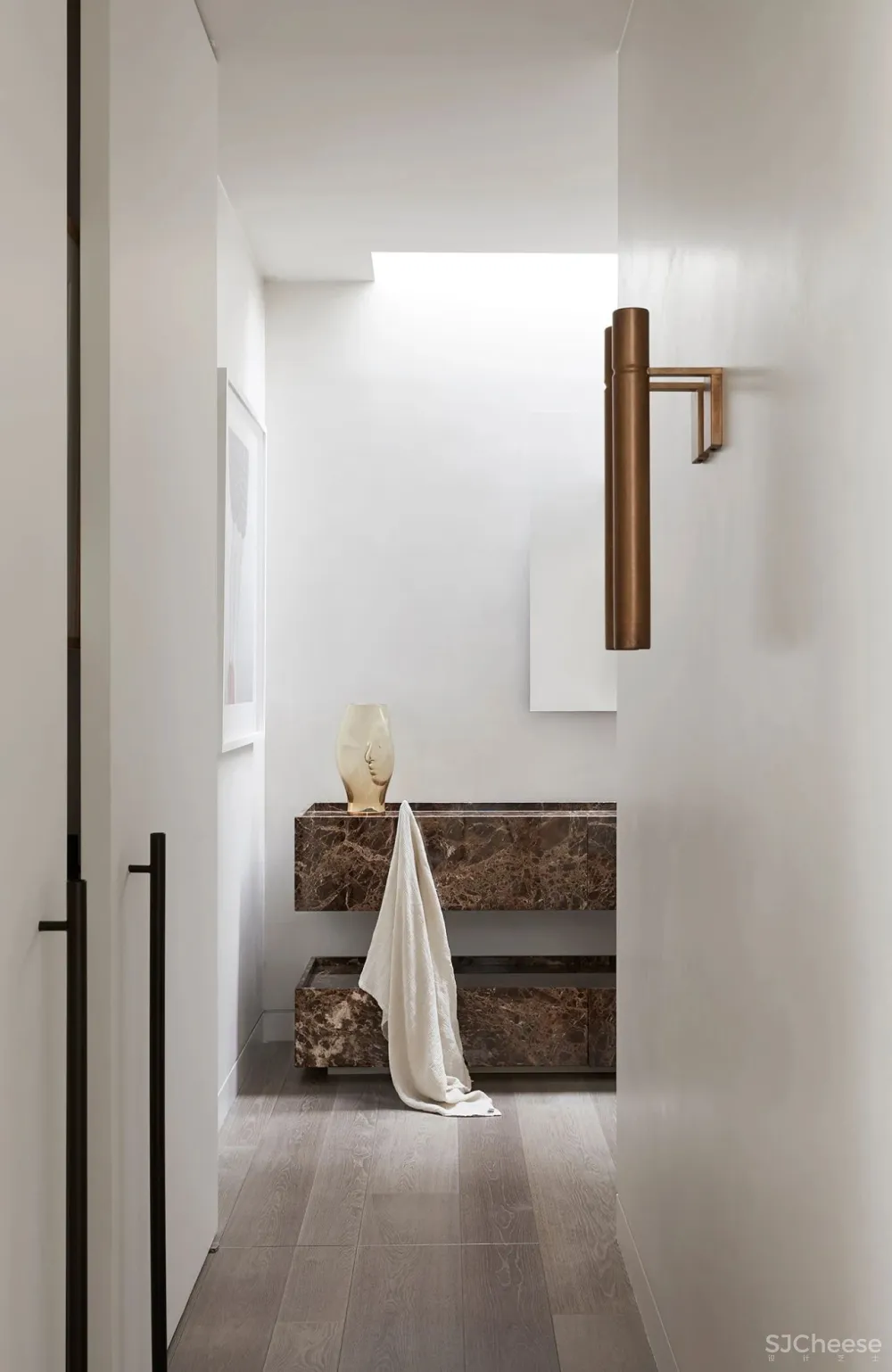 这个家 7 米高的旋转楼梯,美翻了!