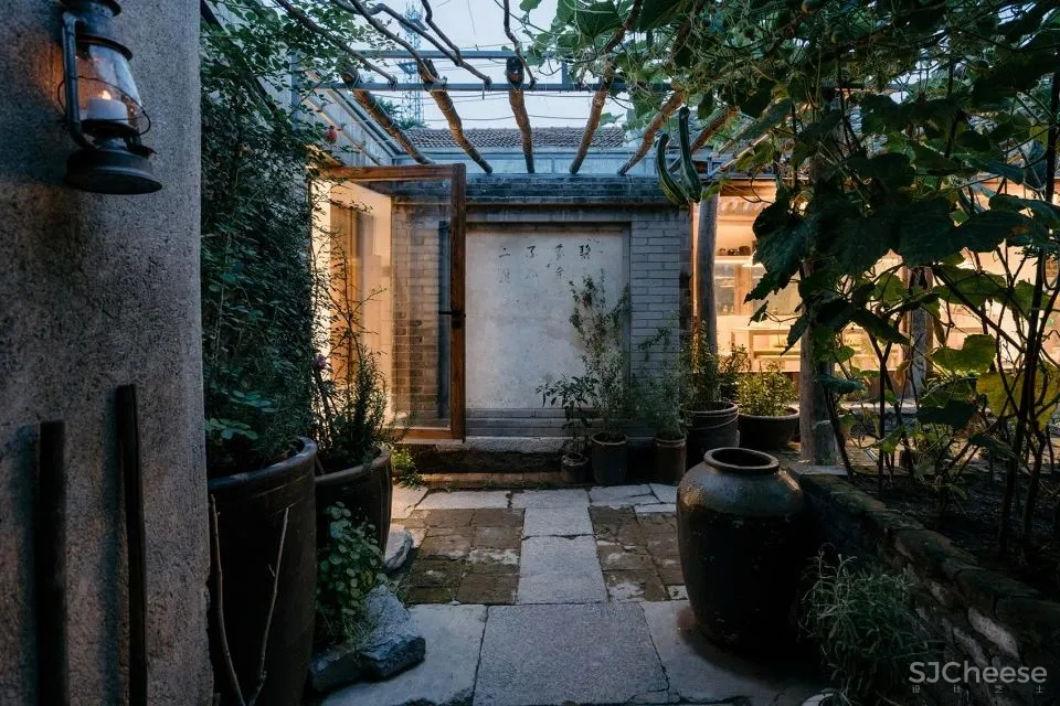 北京这栋沉静百年的老宅没有爆改,却把过道运用得淋漓尽致!