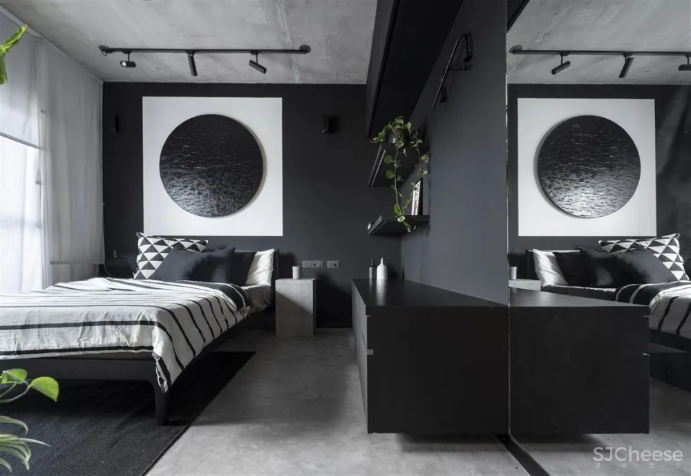 这个家又黑暗又绚烂，既大胆又原始，你会选择住在这个酷酷的空间吗？