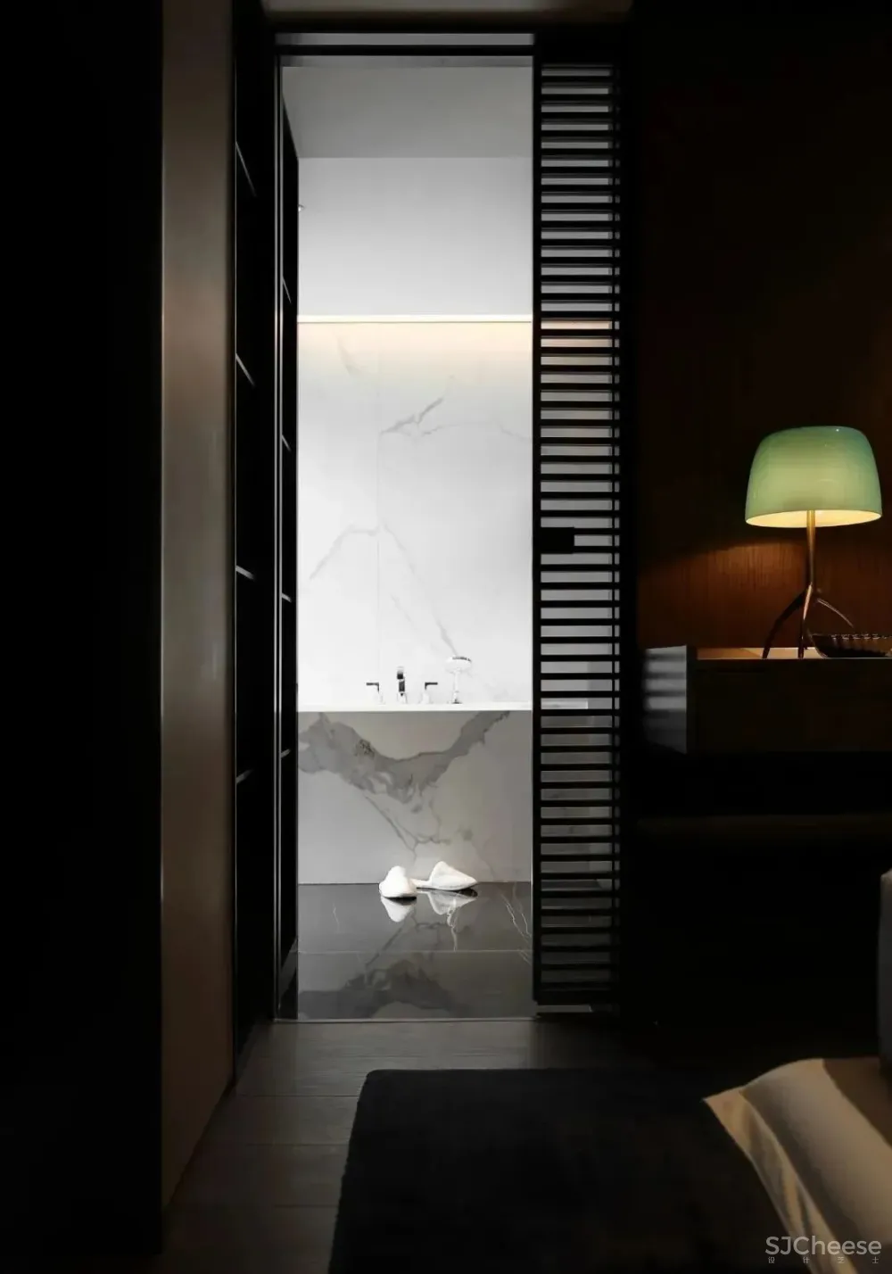 240㎡复式低干预痕迹的设计,在黑白色调中体现高级感 匠人筑语空间设计工作室