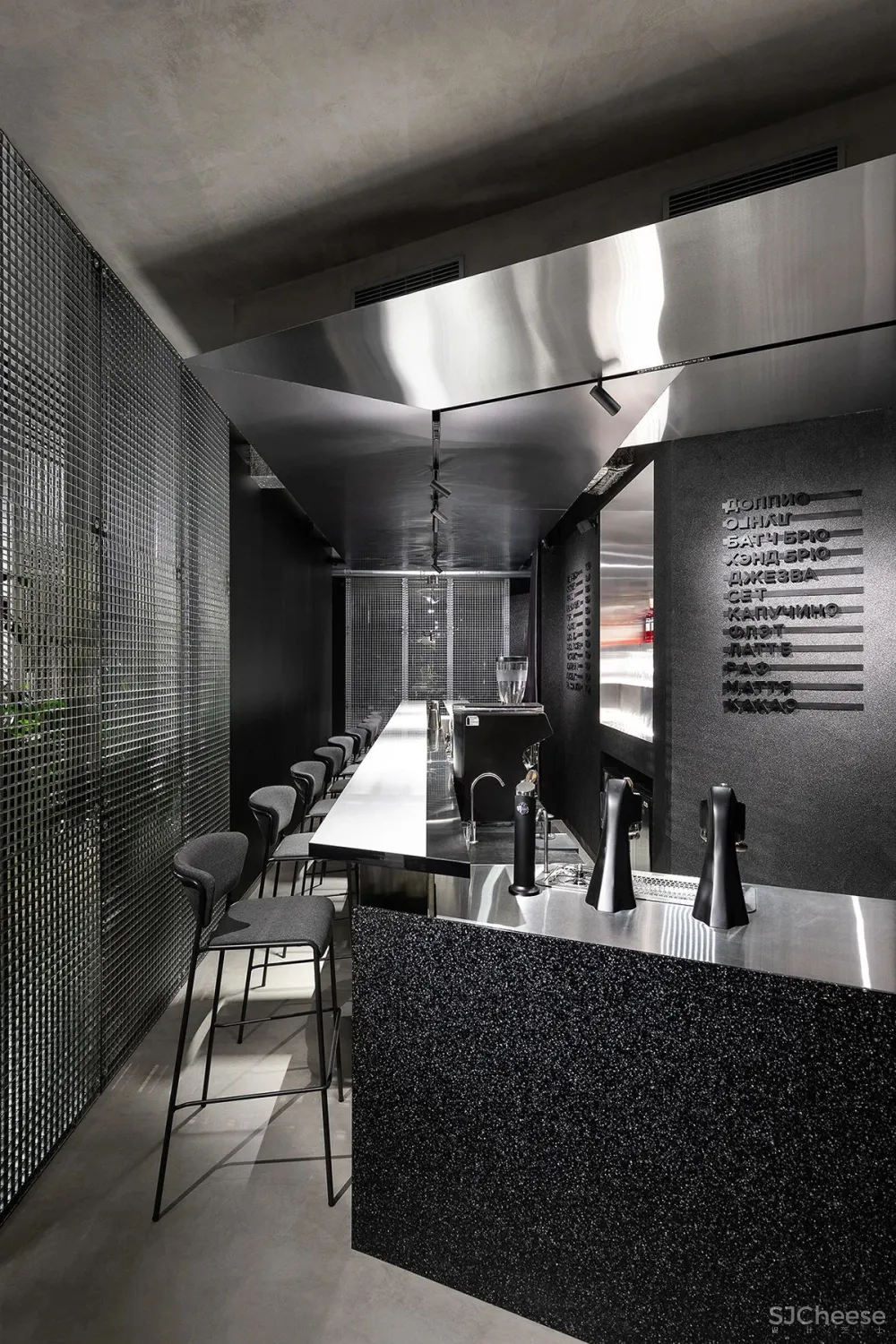 材质极致运用，拉丝不锈钢赋予空间高级感！