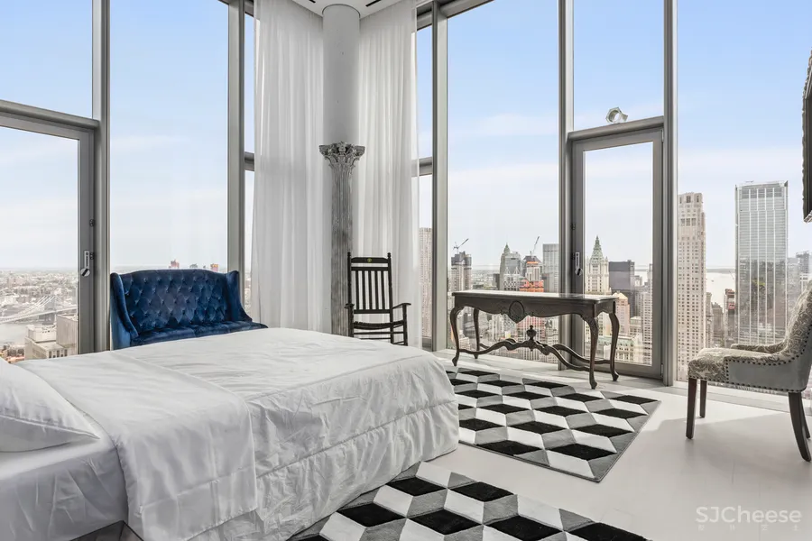 毛坯感的顶层公寓，一个月租金68万，三种软装陈设，哪种更高级？