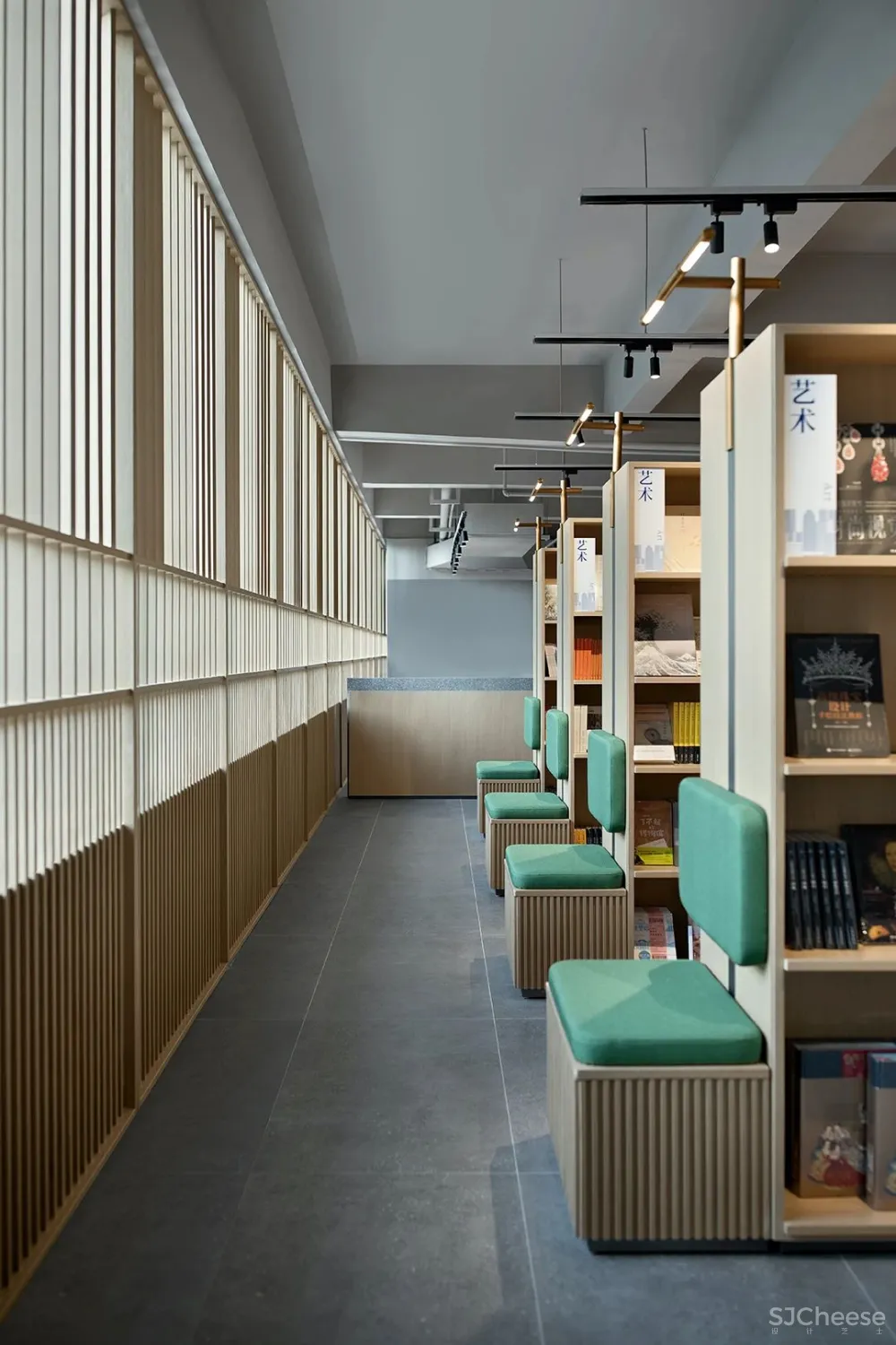 立品设计 郑铮 一家书店，点亮一座城市的文化灯塔