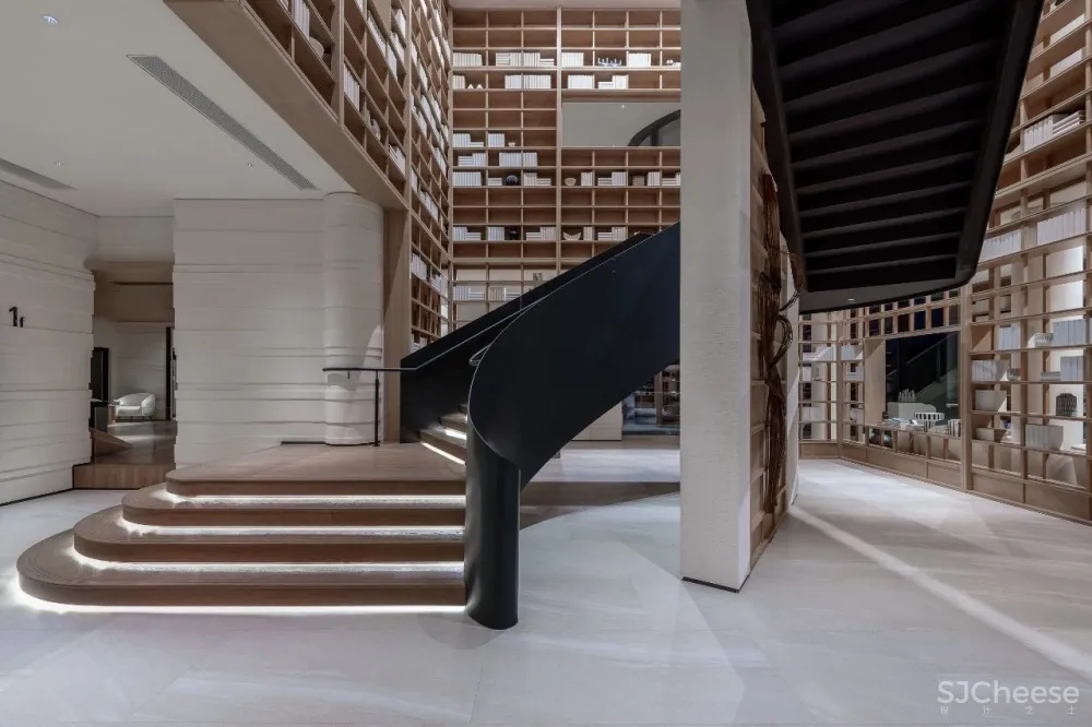 重庆滨江边的“时光之轮” 元禾大千