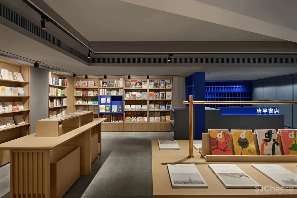 立品设计 郑铮 一家书店，点亮一座城市的文化灯塔