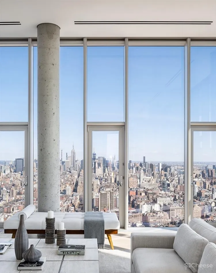 毛坯感的顶层公寓，一个月租金68万，三种软装陈设，哪种更高级？