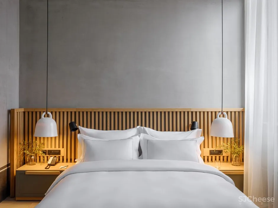 百年医院爆改五星级酒店,历史建筑表皮下,内里却这么前卫时尚