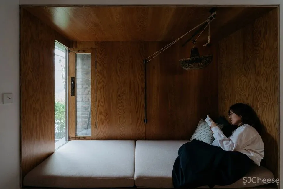 北京这栋沉静百年的老宅没有爆改,却把过道运用得淋漓尽致!