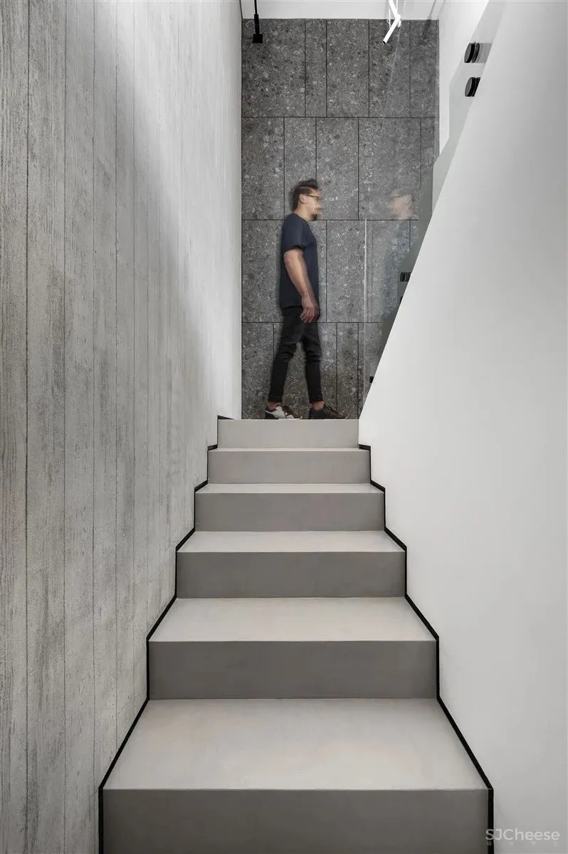 170㎡顶层复式,极简轻奢!