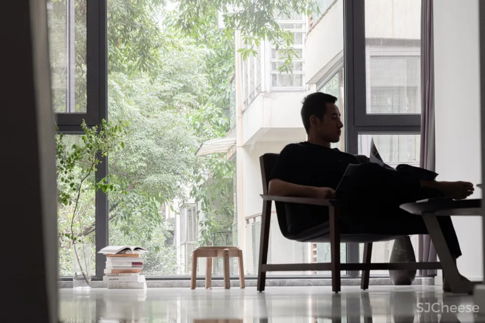 三层错层空间结构的趣味性,极简生活的本色