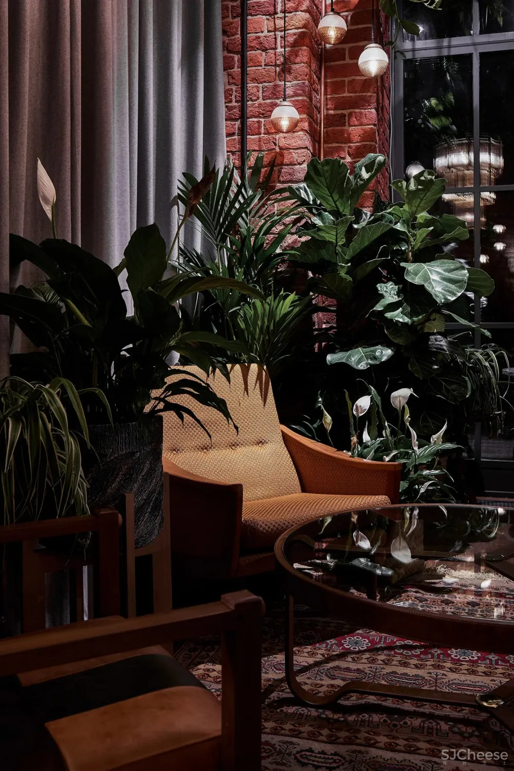 旧仓库爆改小酒馆，太有气氛了