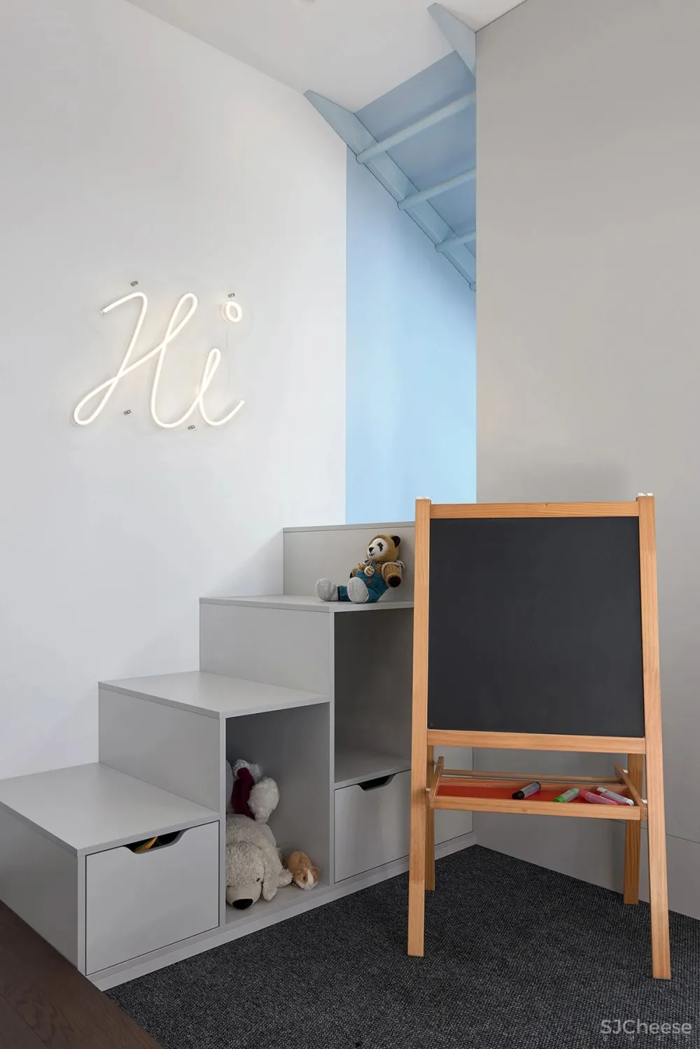 130㎡ 的简约阁楼,白砖墙也可以很高级