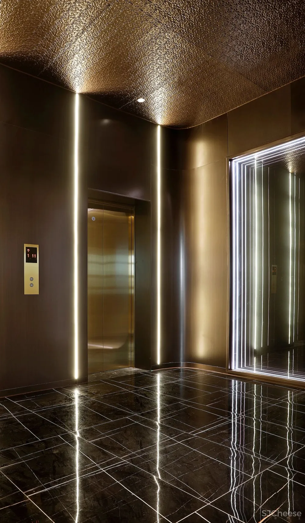 金与蓝点缀的灵动空间,唤起新与旧的时光对话