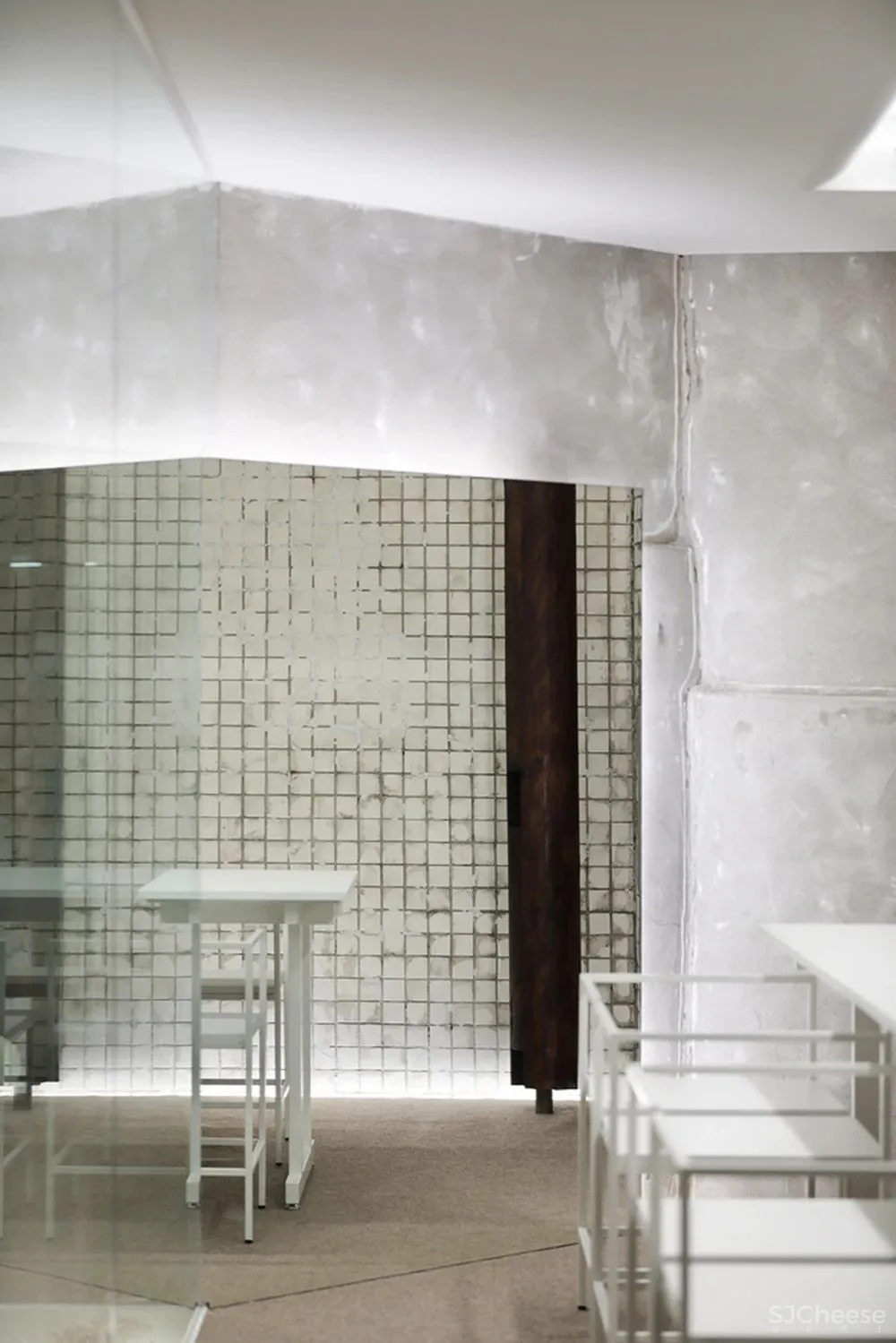 首尔市中心这家餐厅,院里竟种满了茅草?