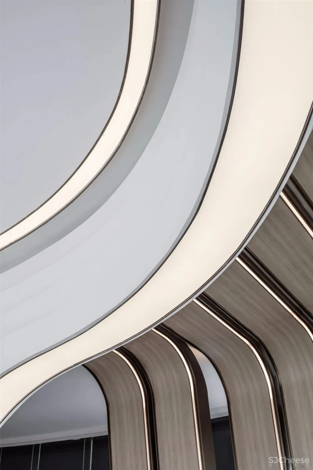 凌子达新作 星云流动的空间