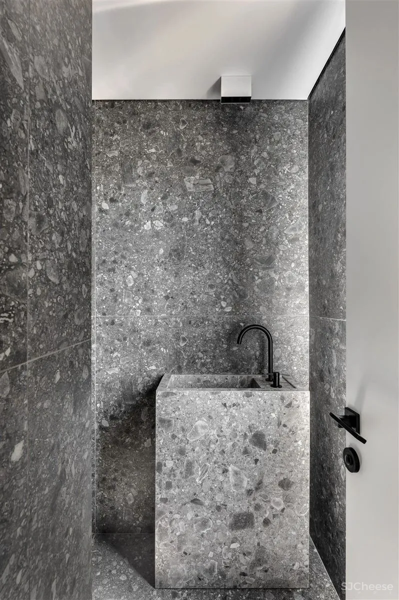 170㎡顶层复式,极简轻奢!