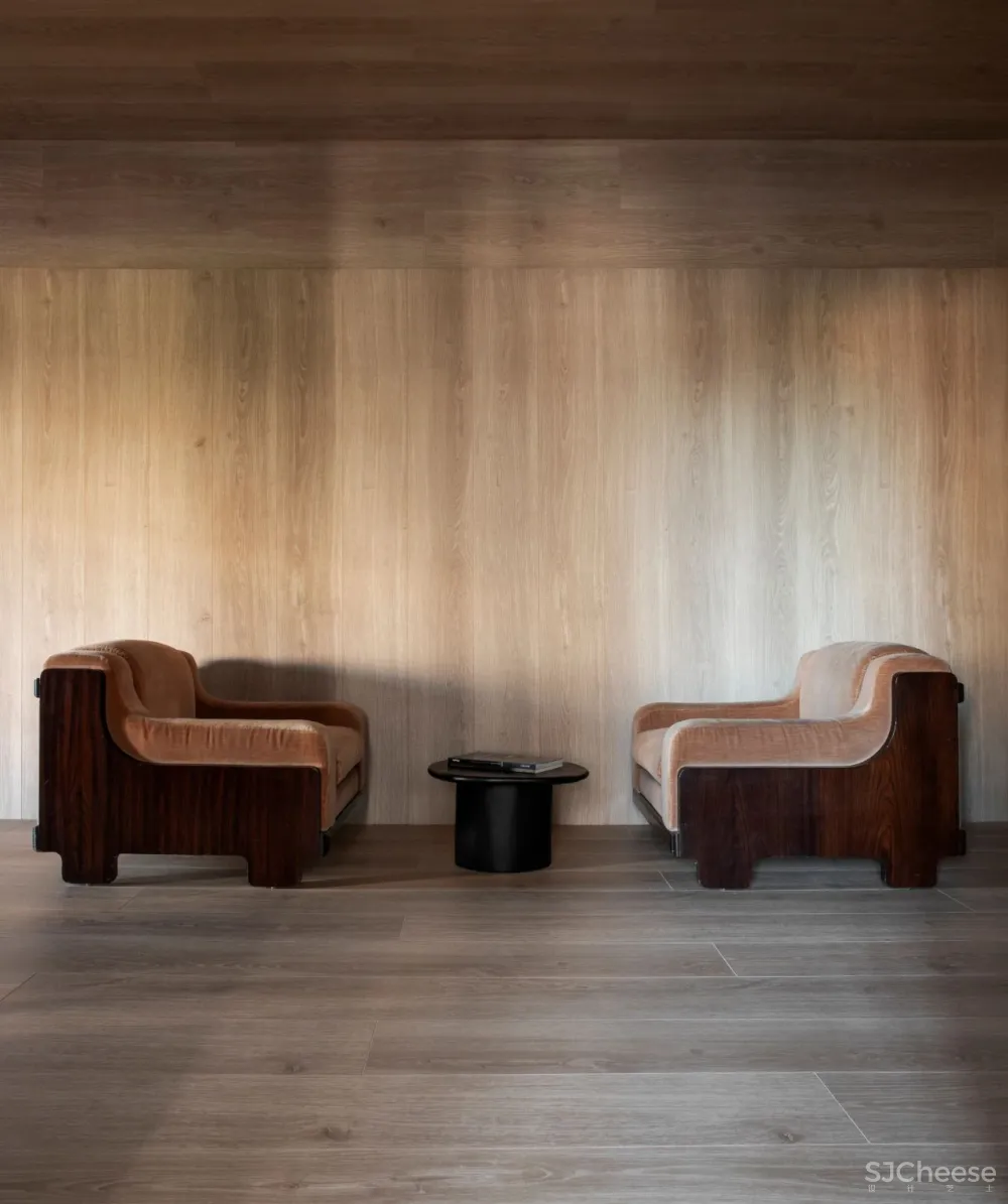 Conrad Architects 现代舒适 自然大气