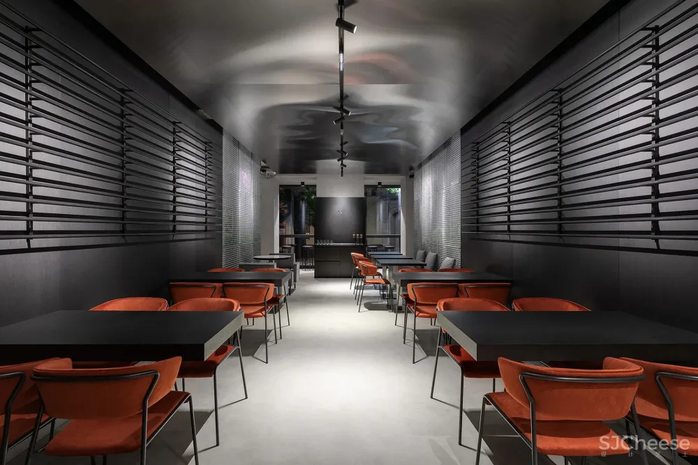 材质极致运用，拉丝不锈钢赋予空间高级感！