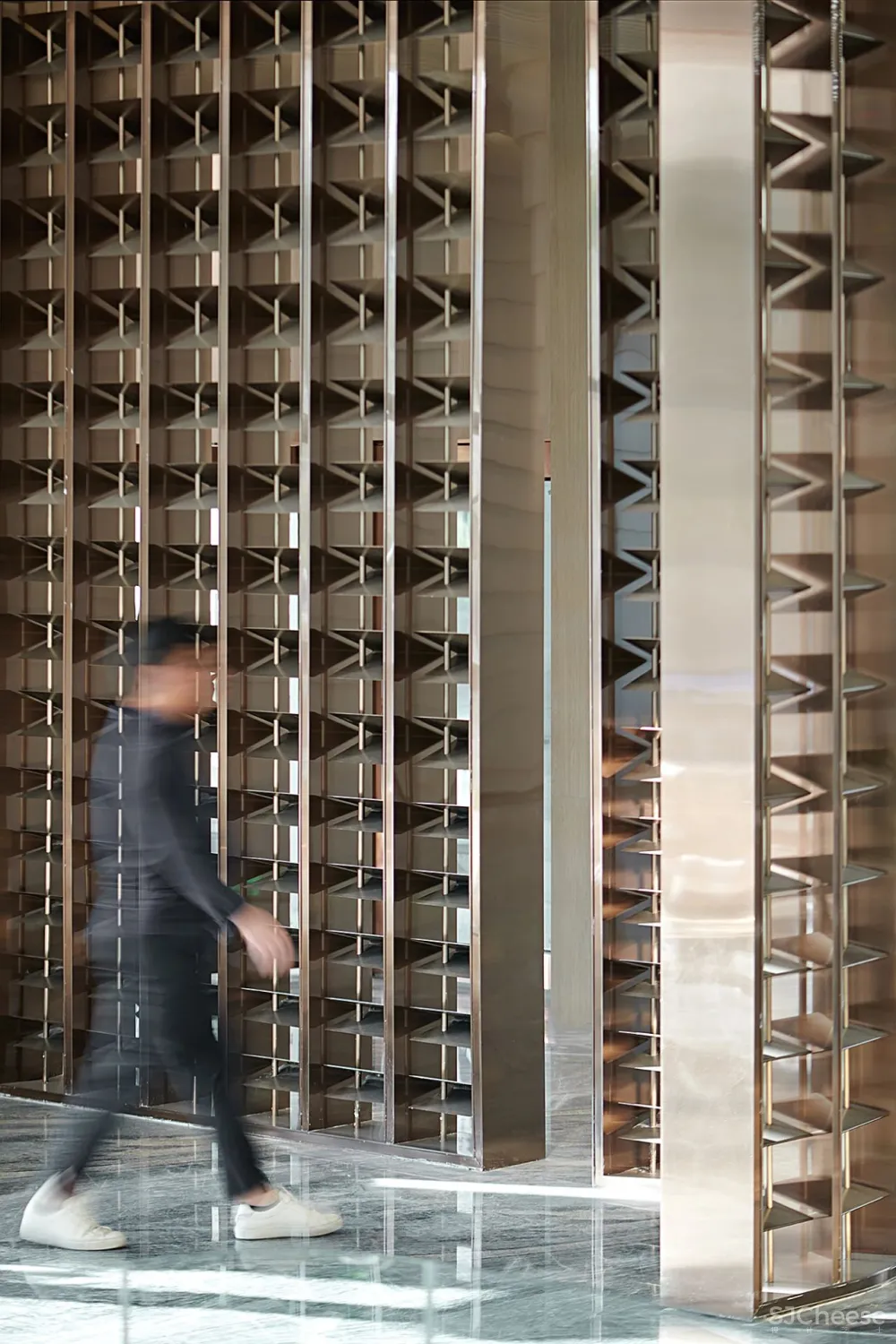 光影幻变的诗意空间，构筑当代艺术的解构哲学