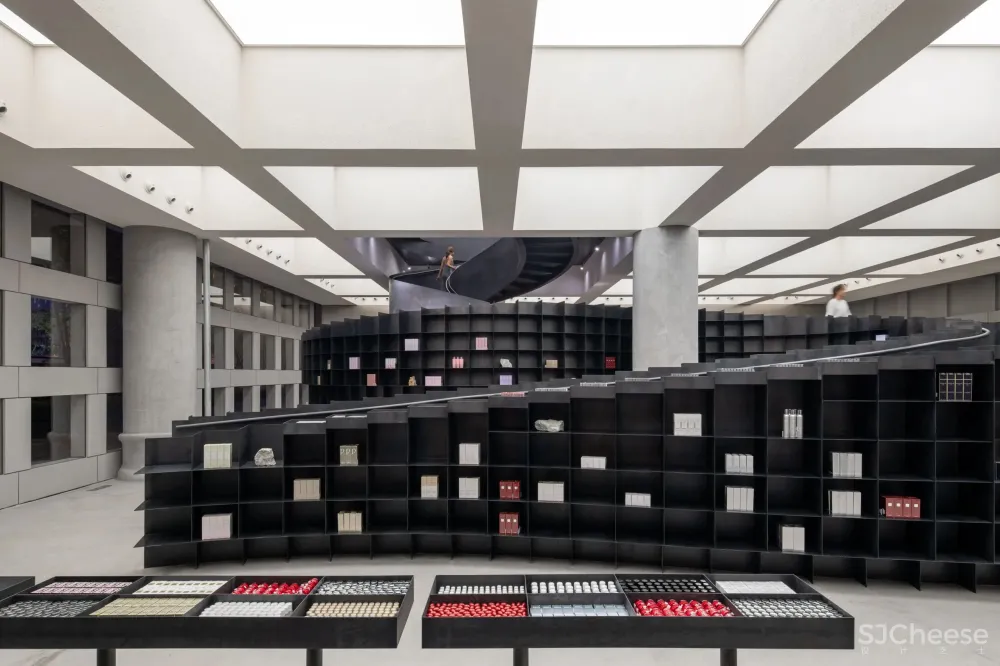 必逛的网红美妆店話梅落地成都,你打卡了吗?