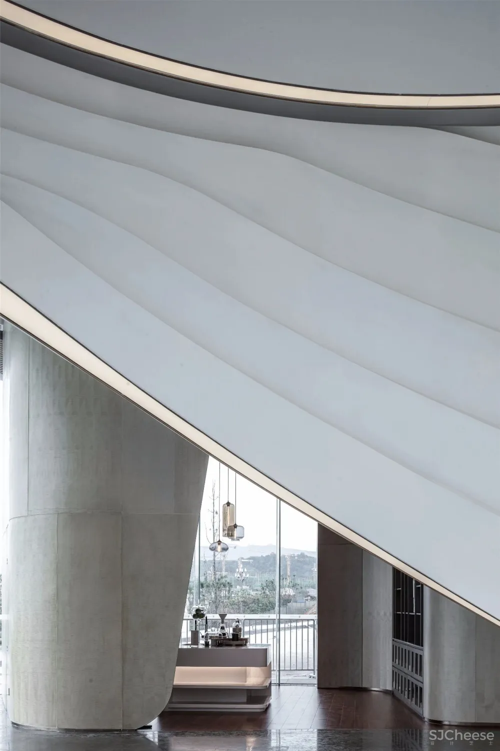 凌子达新作 星云流动的空间