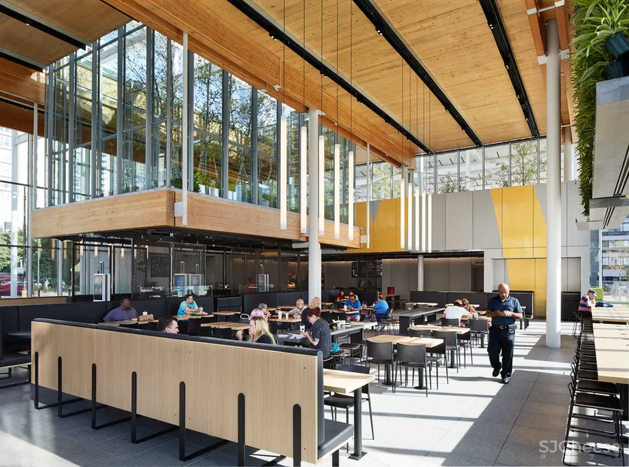 麦当劳第一家全球旗舰餐厅开幕!看似「简易」的设计,却能全靠自己发电