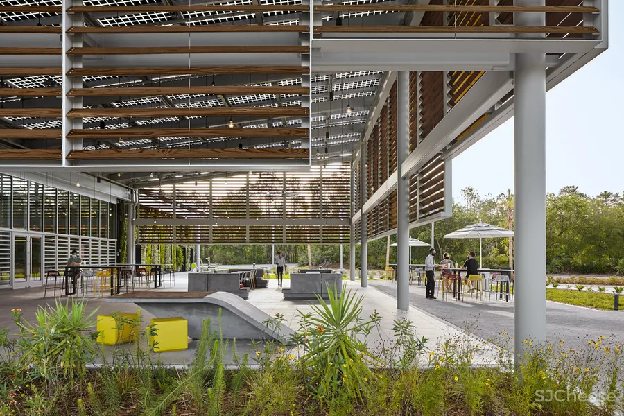 麦当劳第一家全球旗舰餐厅开幕!看似「简易」的设计,却能全靠自己发电