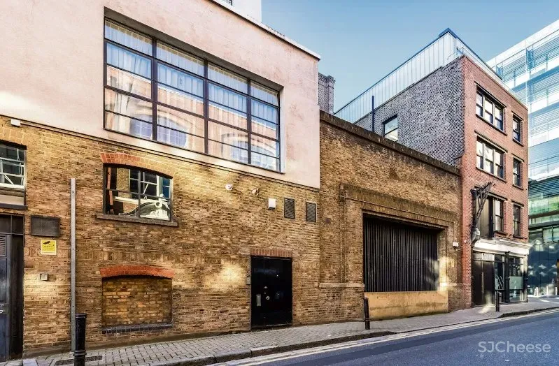 他十七年前设计的老房,现在五千万成交,这设计是真黑